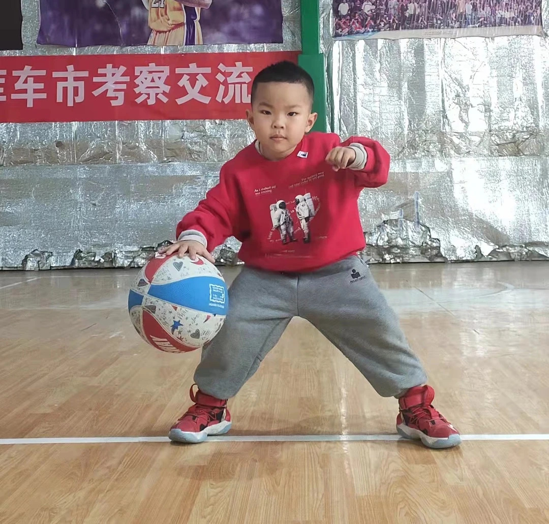 如何根据篮球比赛的不同阶段调整力量训练强度？_2